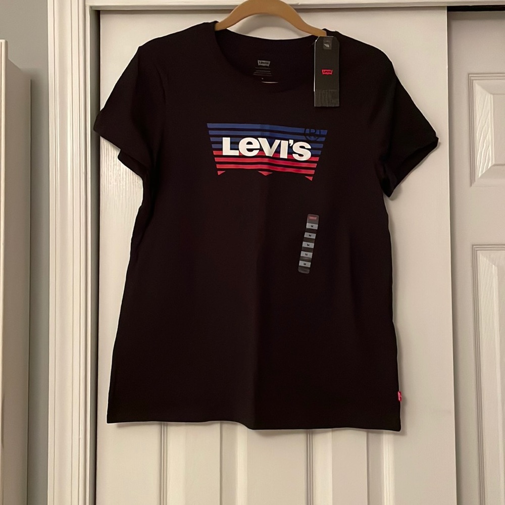 NWT! Size medium Levi’s shirt